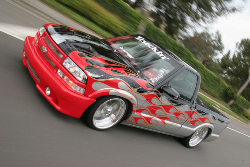 2001 Chevy S-10 driving