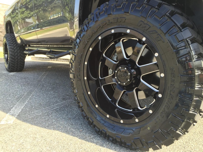 2014 Toyota Tundra Lifted Gear Alloys