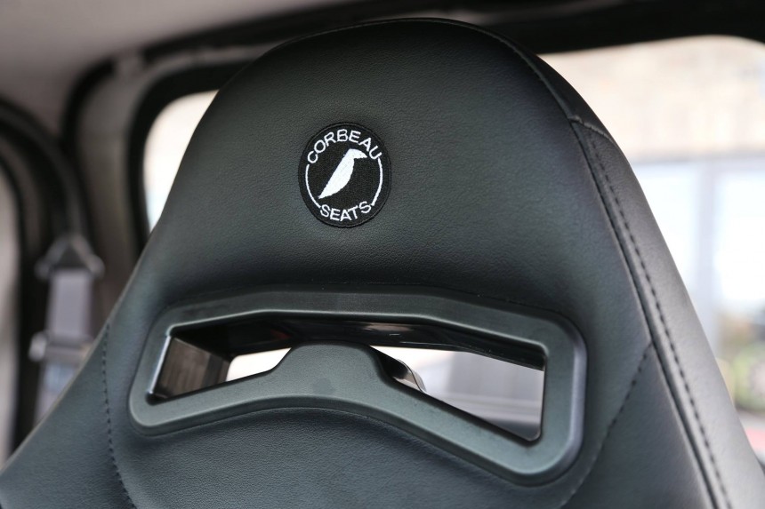 2002_Jeep_TJ_Corbeau_closeup