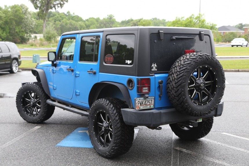 Zombie_response_unit_jeep_mavericks_rear