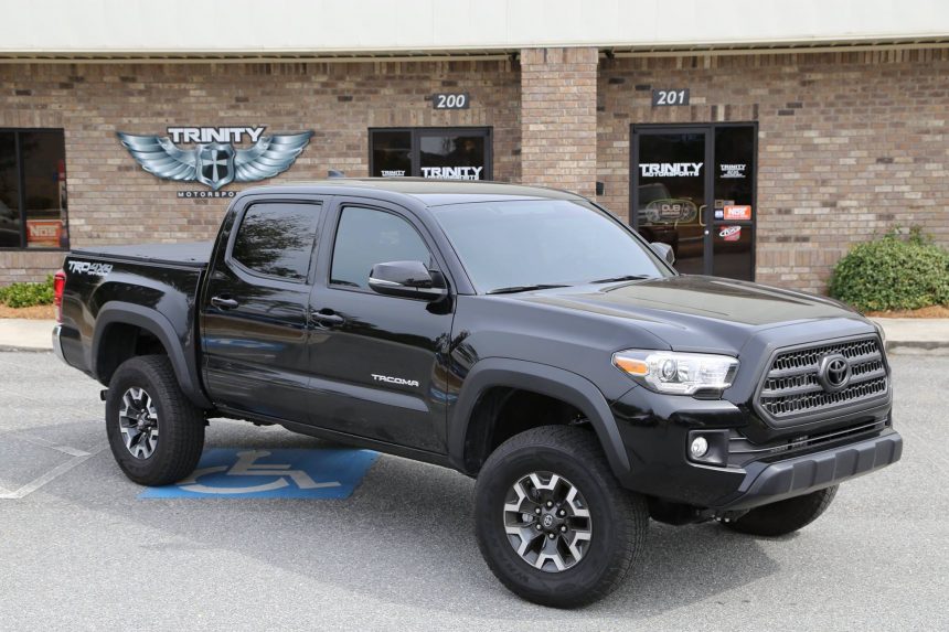 2016_toyota_tacoma_stock