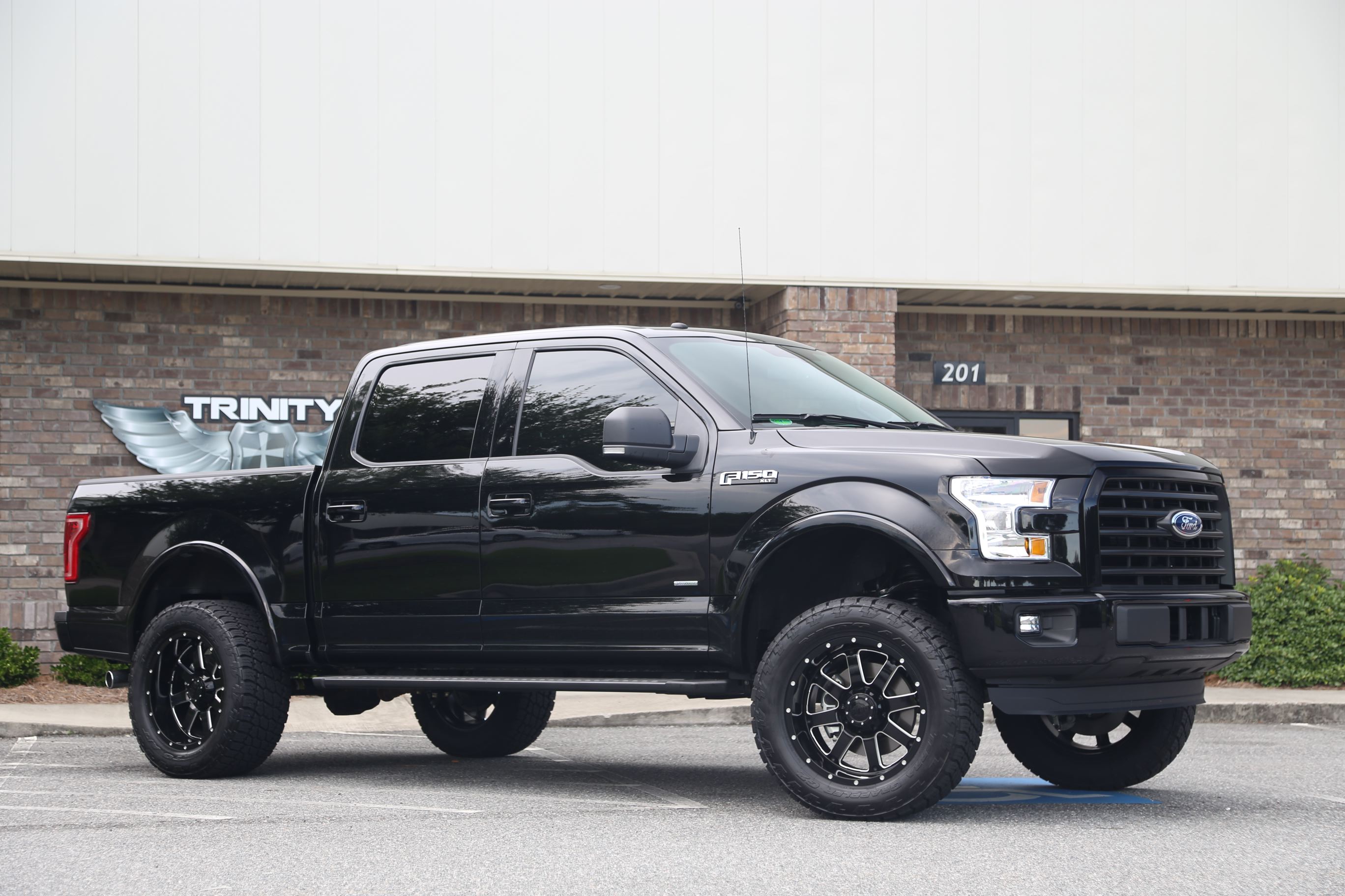 2016 Ford F-150 6-in lift-4.