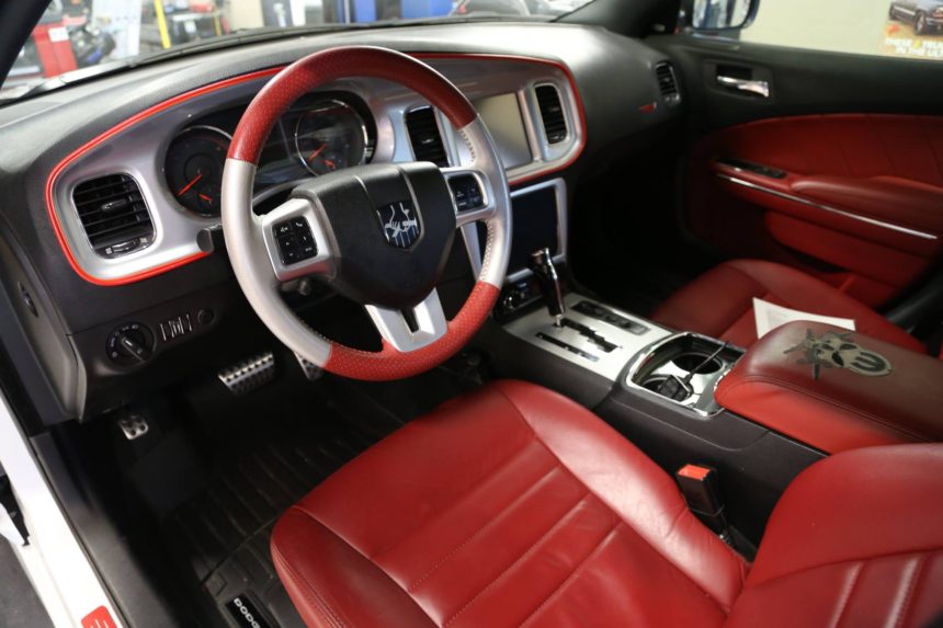 2011_dodge_charger_RT_bagged_interior
