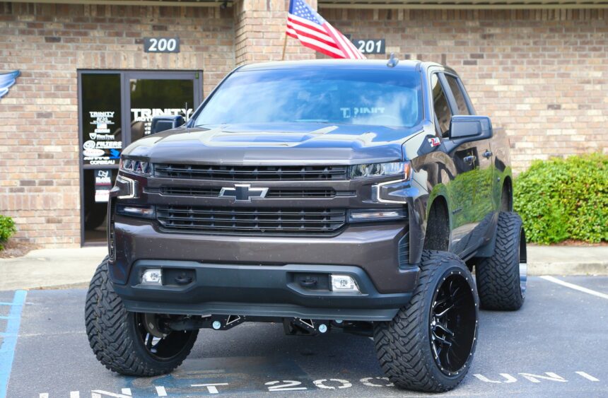 2021 Silverado McGaughys Suspension Lift 24×14 XF OffRoad wheels 35-in Fuel Offroad MT tires AMP Research 3
