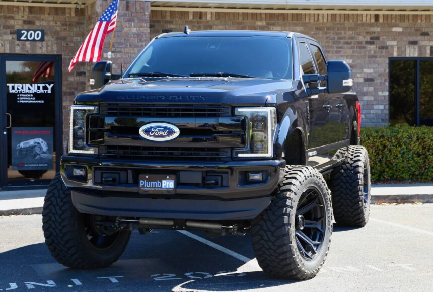 Trinity Motorsports Super Duty 8 inch Fabtech Dirt Logic lift 24×12-in Fuel Off-Road Siege wheels 40-in Toyo MT Tires front