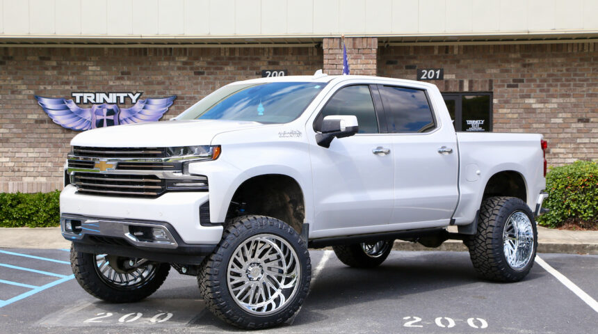 2022 Chevy 1500 9-in McGaughys lift 24×14 Hostile wheels and 37-in Ridges