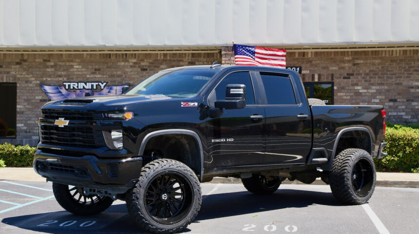 Chevy HD 7-in lift with TIS 24×14  and 37s
