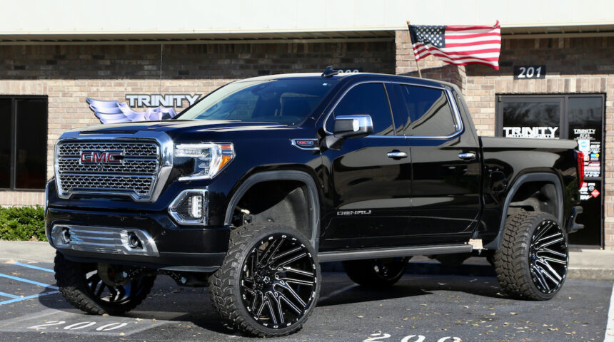2021 GMC Denali 9-in McGaughys lift 26×14 TIS and 35-in AMP M/Ts
