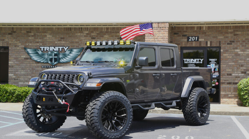 2025 Gladiator 22×12 Fuels 37-in Toyo MTs Baja Designs LED and Fab Fours bumper